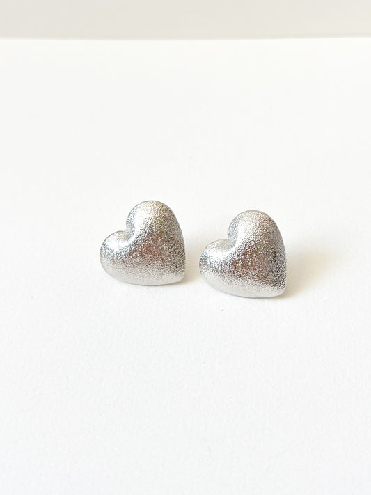 Arete Corazón Martillado Oro